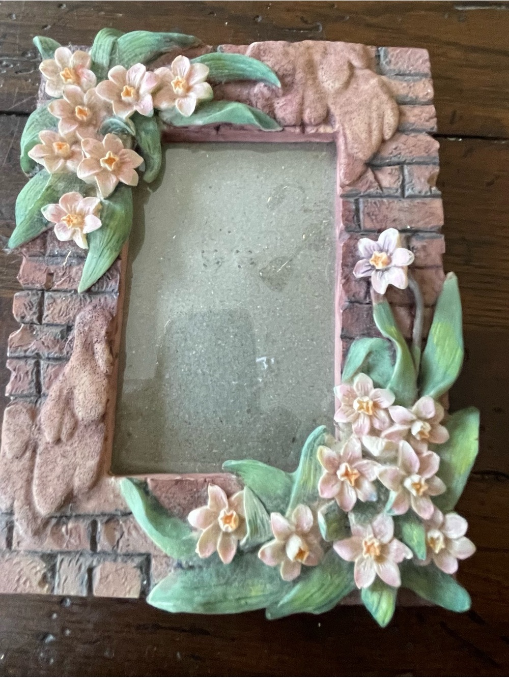 Vintage Floral Picture Frame 3D Daffodil Brick Wall Resin Photo Frame 3.5  X 5